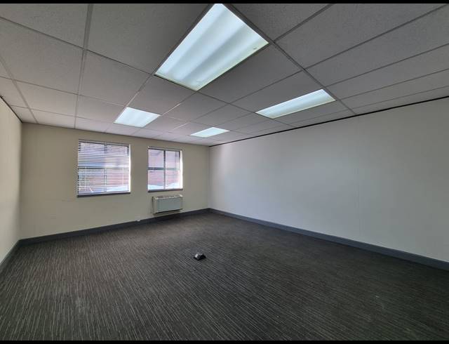 175M² OFFICE TO LET IN DUNKELD WEST
